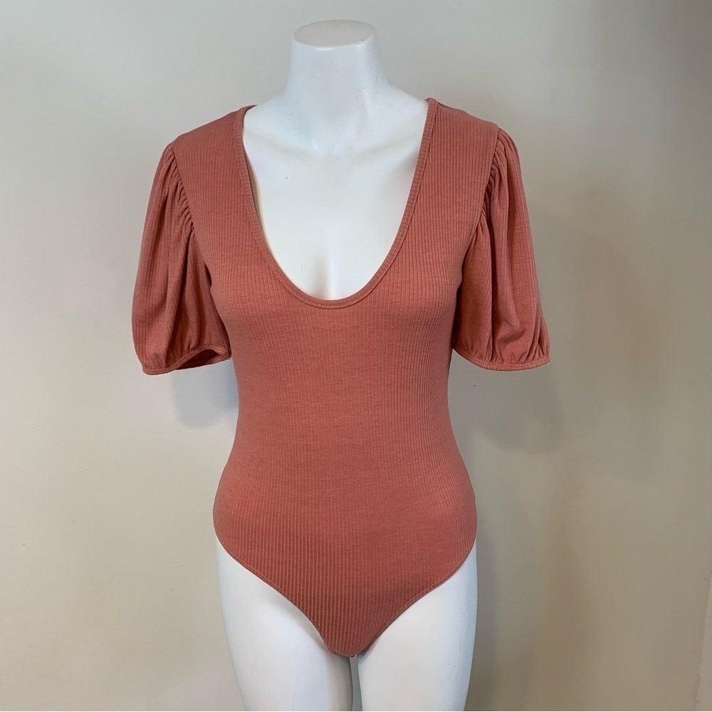Lulus Ribbed Scoop Neck Puff Short Sleeve Bodysuit- Small